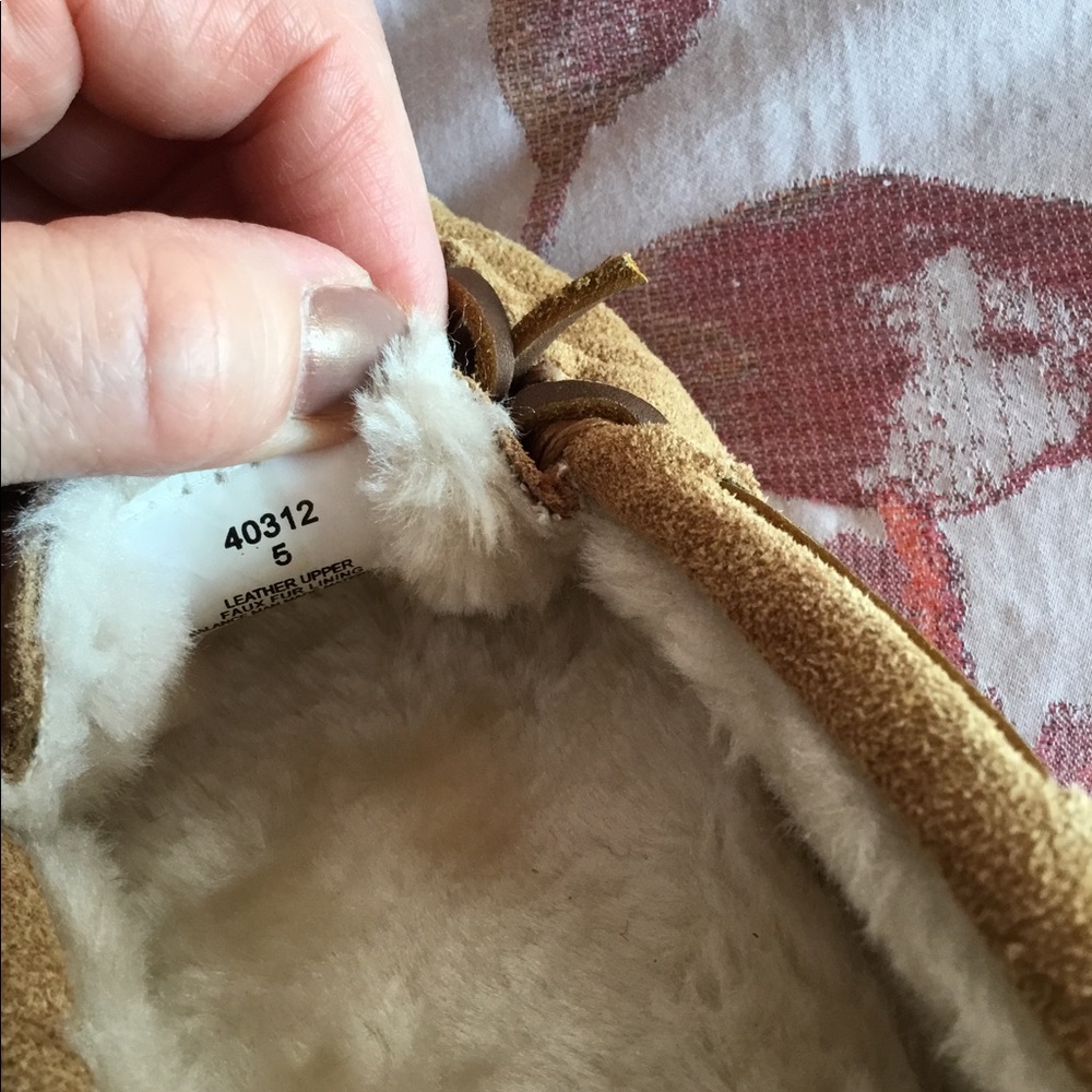 Ladies/Girls Minnetonka Moccasins - Picture 7 of 7
